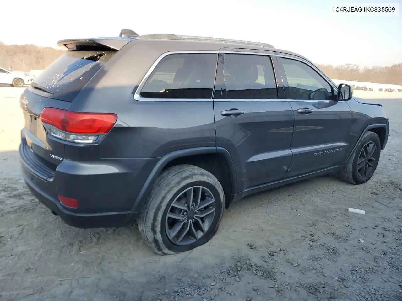 1C4RJEAG1KC835569 2019 Jeep Grand Cherokee Laredo