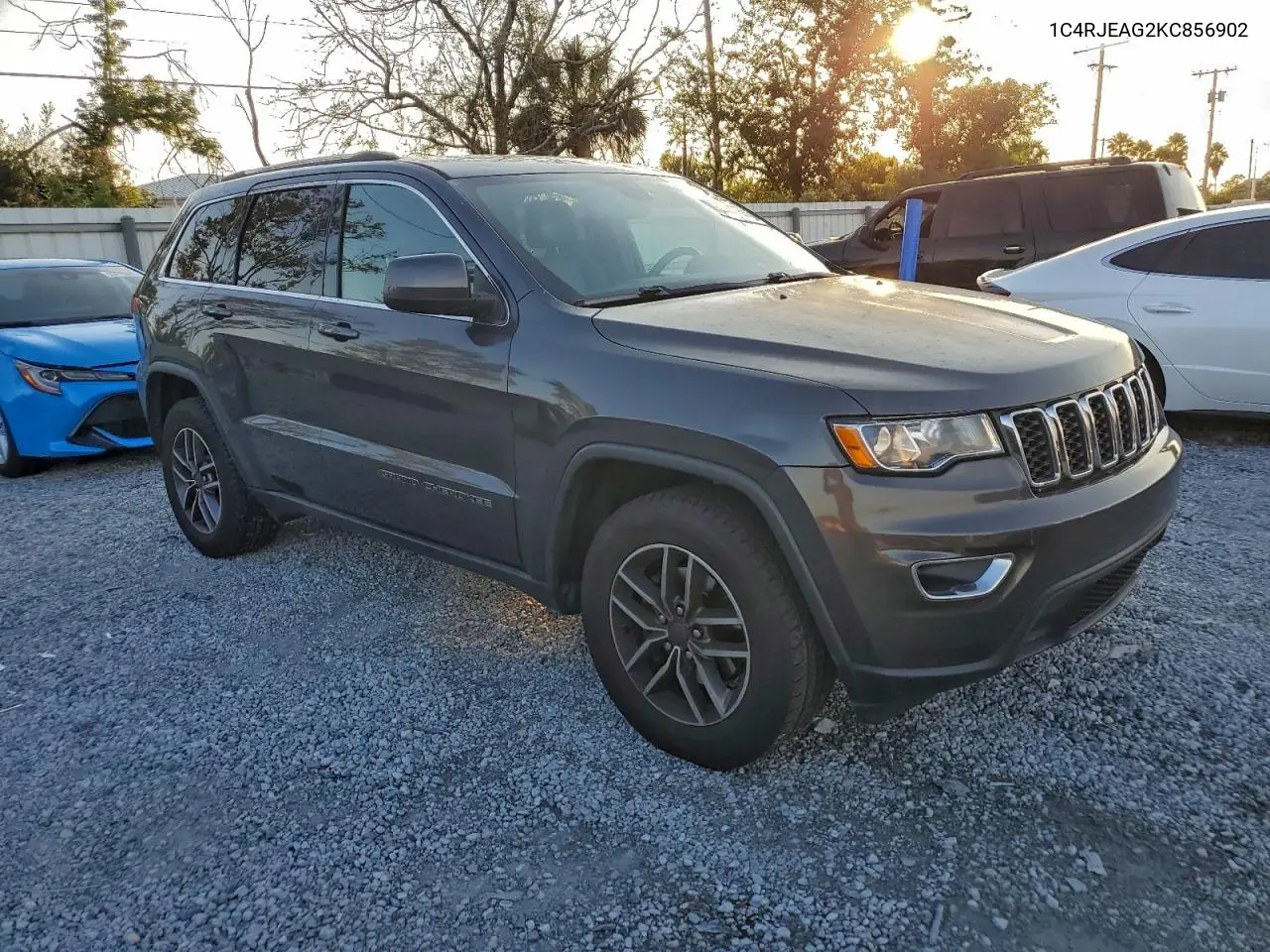 1C4RJEAG2KC856902 2019 Jeep Grand Cherokee Laredo