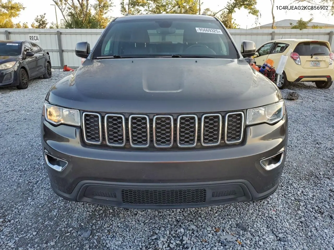 1C4RJEAG2KC856902 2019 Jeep Grand Cherokee Laredo