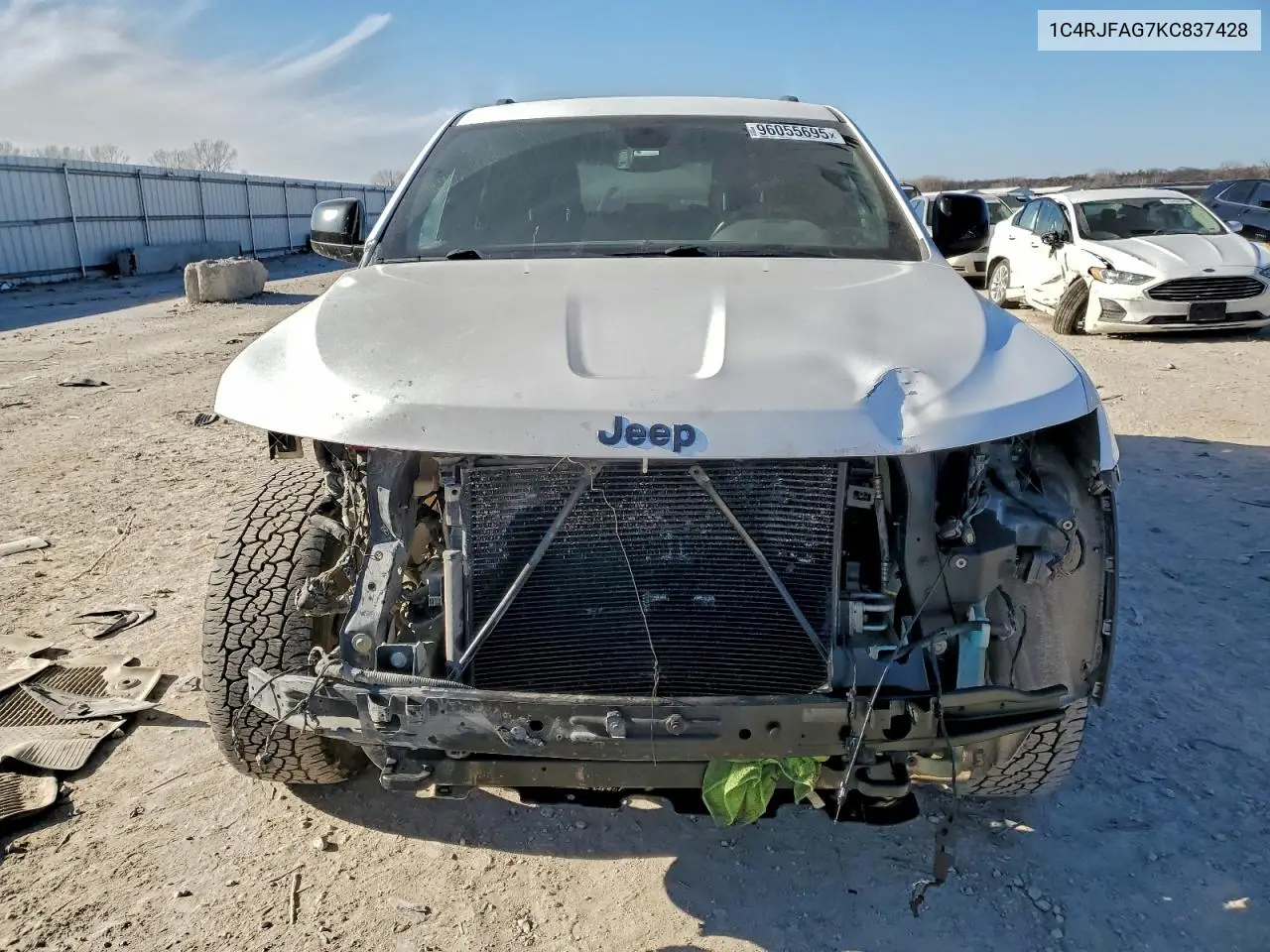 1C4RJFAG7KC837428 2019 Jeep Grand Cherokee Laredo