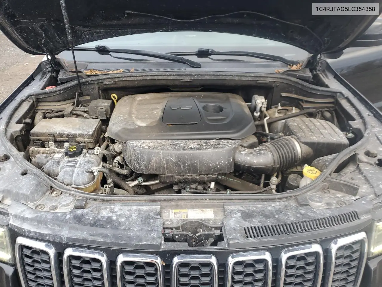 1C4RJFAG5LC354358 2020 Jeep Grand Cherokee Laredo