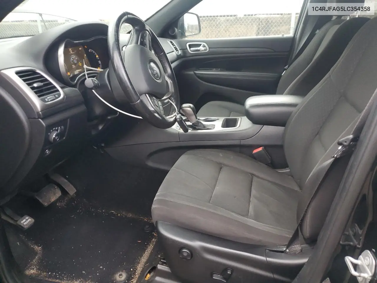 1C4RJFAG5LC354358 2020 Jeep Grand Cherokee Laredo