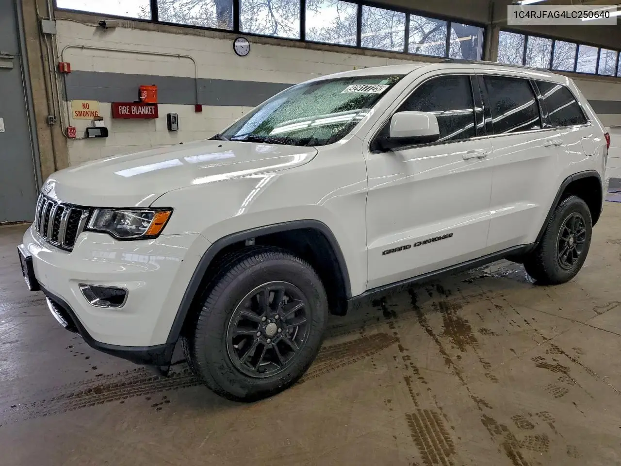 1C4RJFAG4LC250640 2020 Jeep Grand Cherokee Laredo