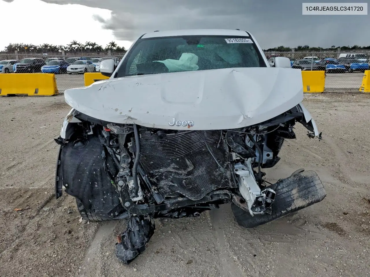 1C4RJEAG5LC341720 2020 Jeep Grand Cherokee Laredo