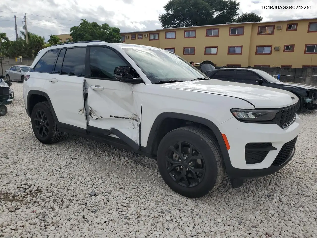 1C4RJGAGXRC242251 2024 Jeep Grand Cherokee Laredo