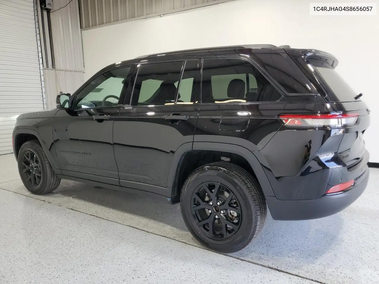 1C4RJHAG4S8656057 2025 Jeep Grand Cherokee Laredo