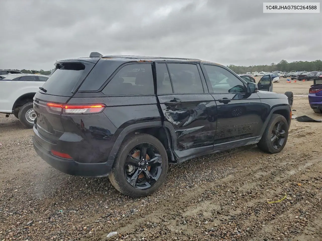 1C4RJHAG7SC264588 2025 Jeep Grand Cherokee Laredo