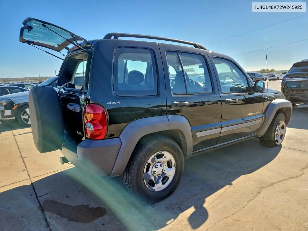 1J4GL48K72W245925 2002 Jeep Liberty Sport