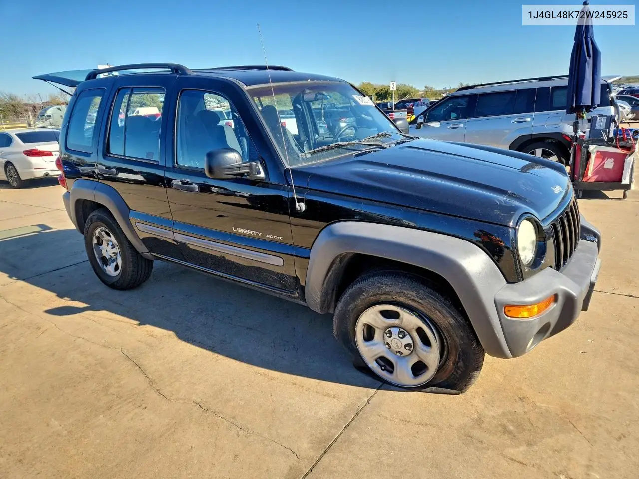 1J4GL48K72W245925 2002 Jeep Liberty Sport
