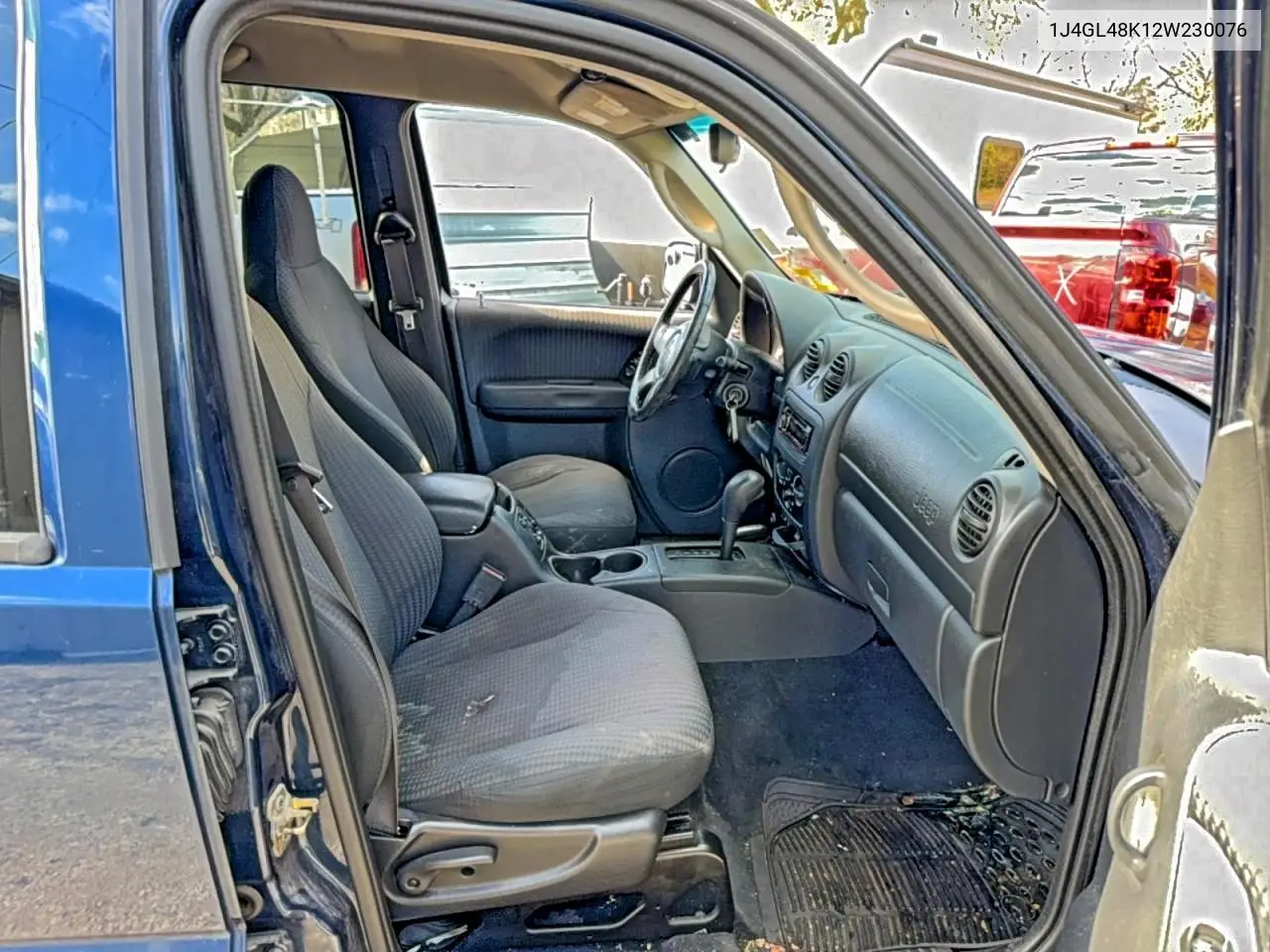 1J4GL48K12W230076 2002 Jeep Liberty Sport