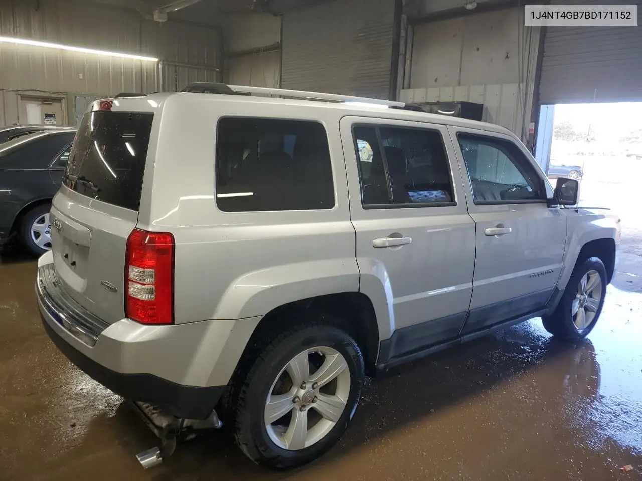 1J4NT4GB7BD171152 2011 Jeep Patriot Latitude