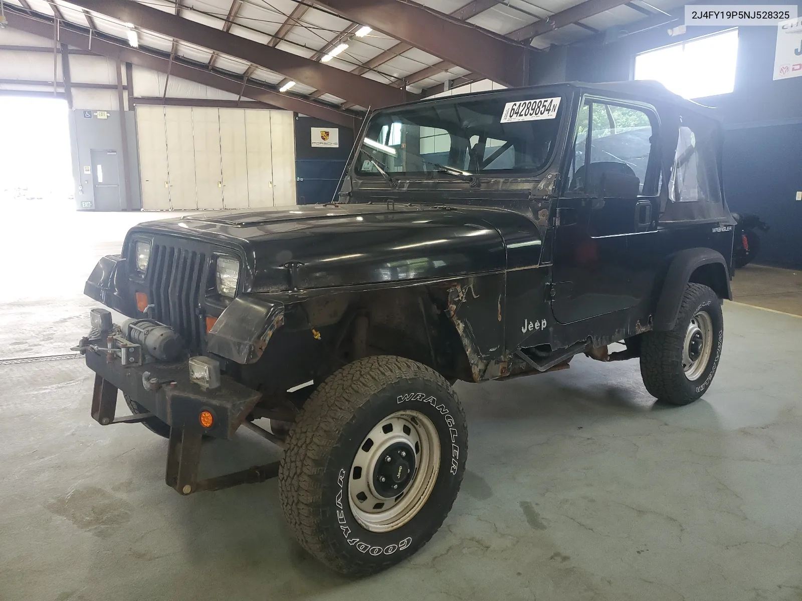 1992 Jeep Wrangler / Yj S VIN: 2J4FY19P5NJ528325 Lot: 64289854