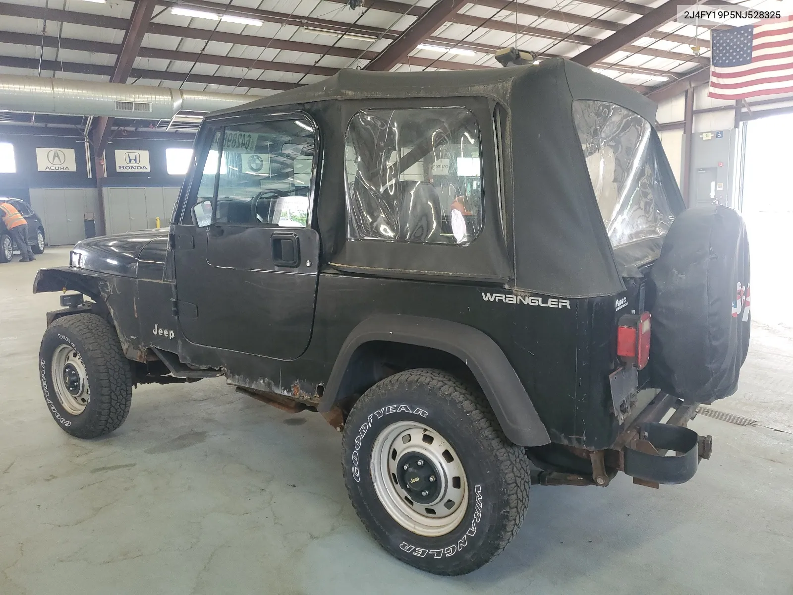 1992 Jeep Wrangler / Yj S VIN: 2J4FY19P5NJ528325 Lot: 64289854