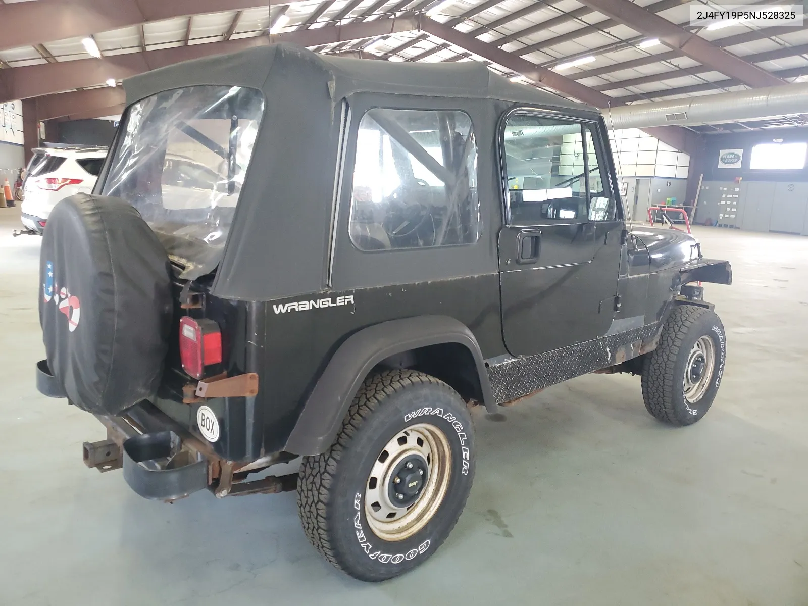 1992 Jeep Wrangler / Yj S VIN: 2J4FY19P5NJ528325 Lot: 64289854