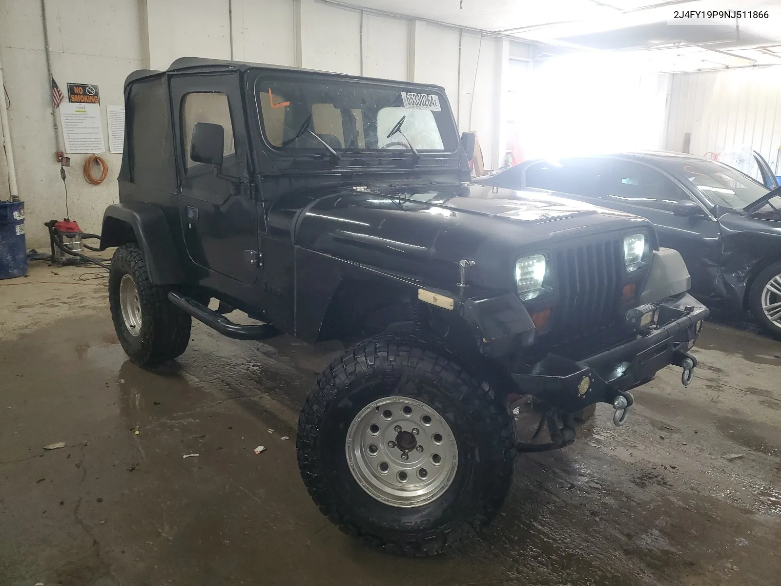 1992 Jeep Wrangler / Yj S VIN: 2J4FY19P9NJ511866 Lot: 65330264