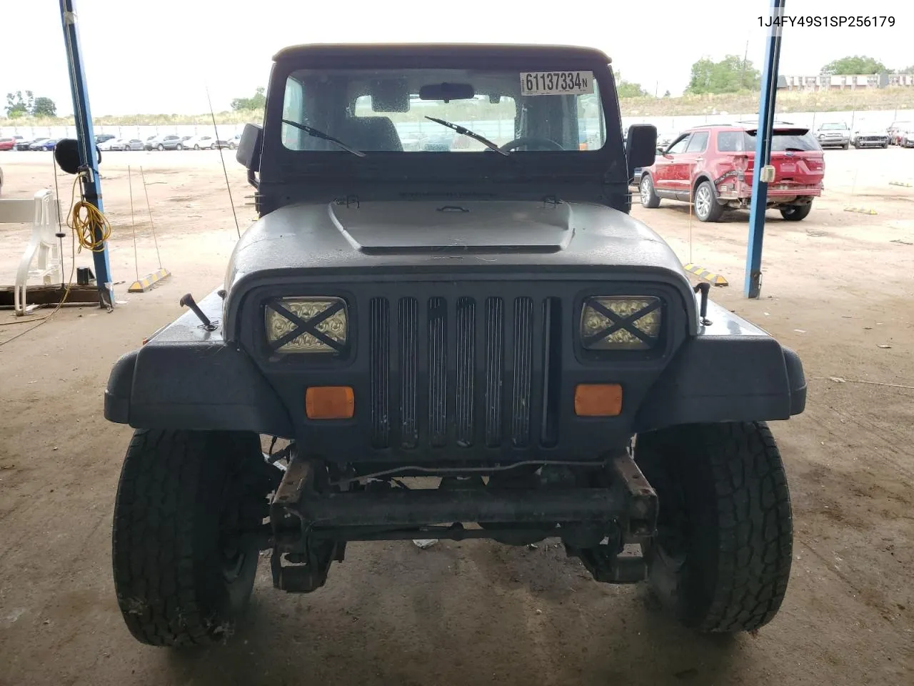 1995 Jeep Wrangler / Yj Sahara VIN: 1J4FY49S1SP256179 Lot: 61137334