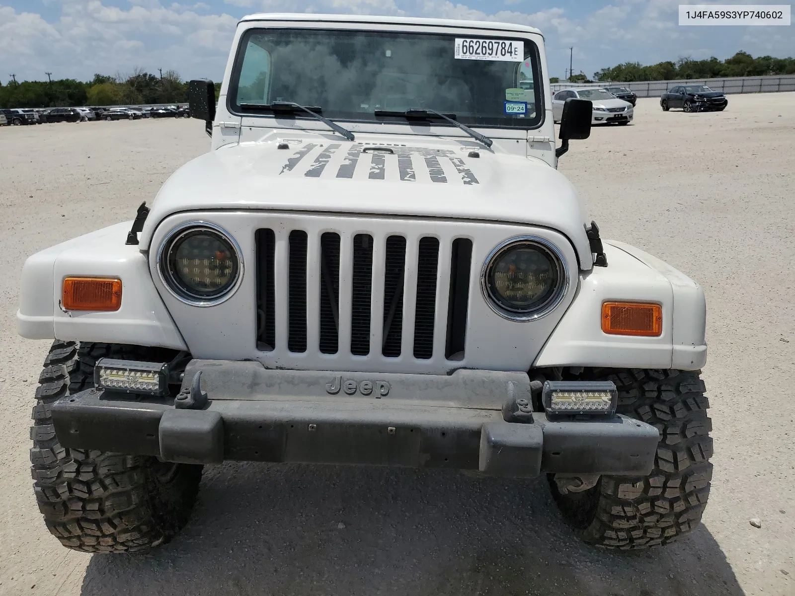 2000 Jeep Wrangler / Tj Sahara VIN: 1J4FA59S3YP740602 Lot: 66269784