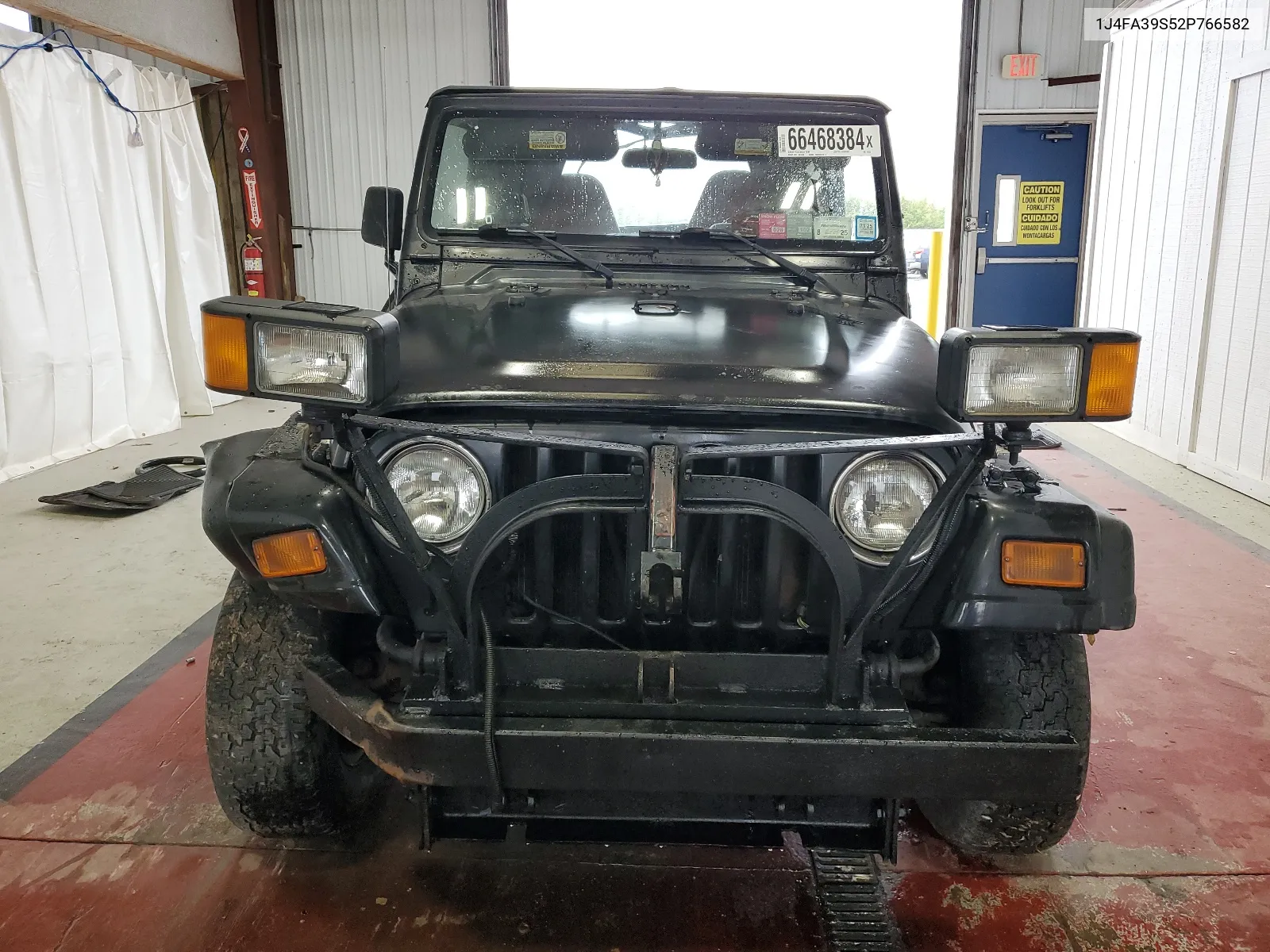 1J4FA39S52P766582 2002 Jeep Wrangler / Tj X