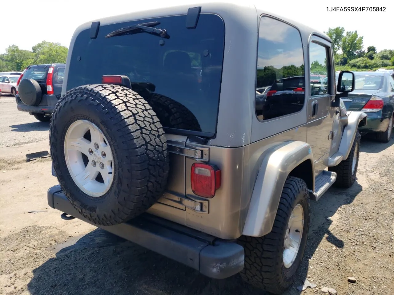 2004 Jeep Wrangler / Tj Sahara VIN: 1J4FA59SX4P705842 Lot: 61034344