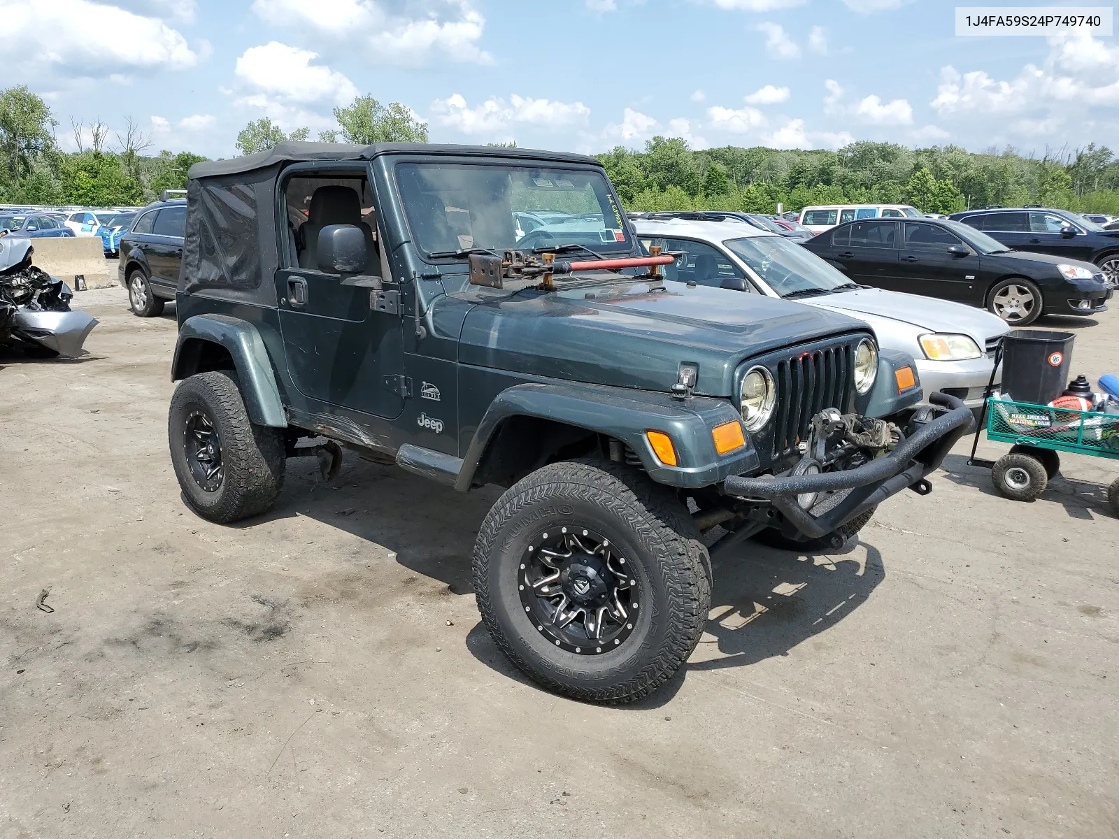 2004 Jeep Wrangler / Tj Sahara VIN: 1J4FA59S24P749740 Lot: 65368374