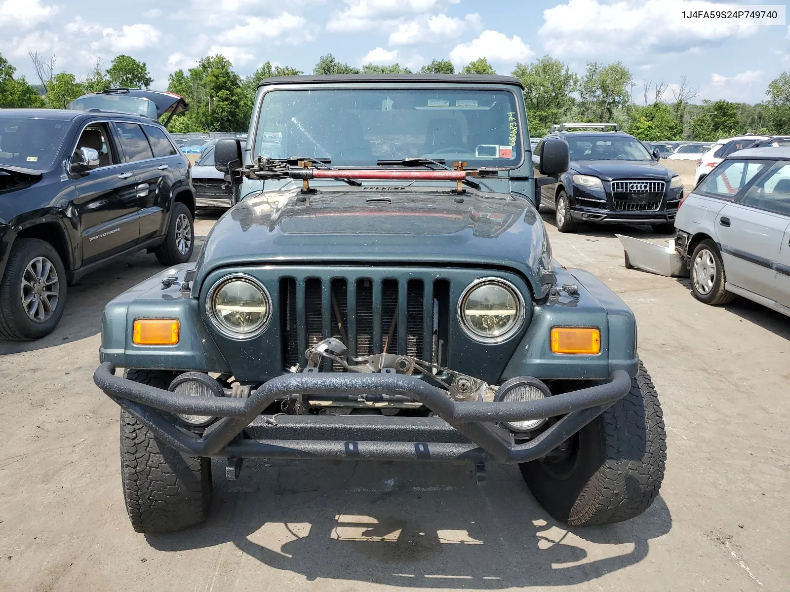 2004 Jeep Wrangler / Tj Sahara VIN: 1J4FA59S24P749740 Lot: 65368374