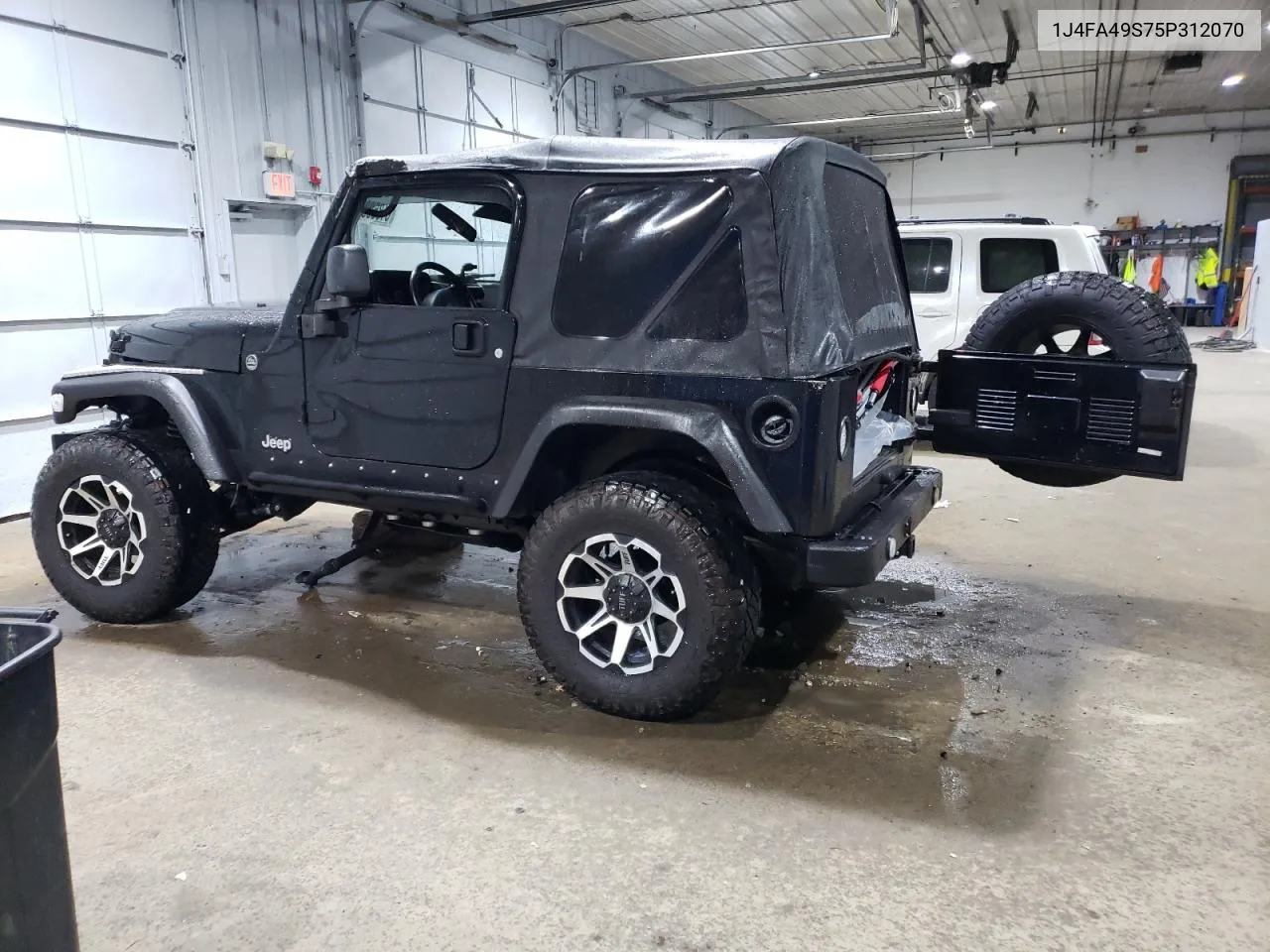 2005 Jeep Wrangler / Tj Sport VIN: 1J4FA49S75P312070 Lot: 61850874