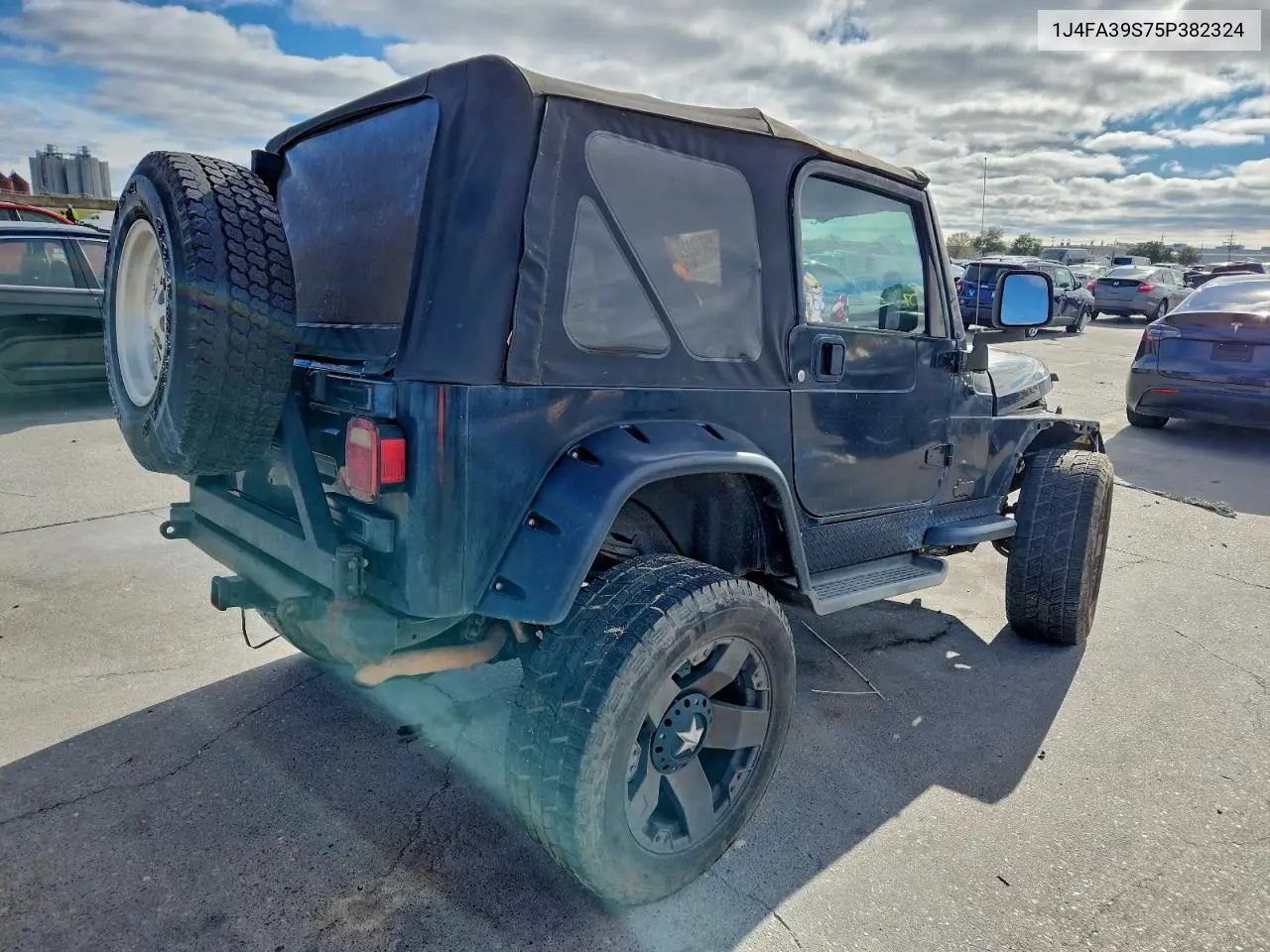 1J4FA39S75P382324 2005 Jeep Wrangler X