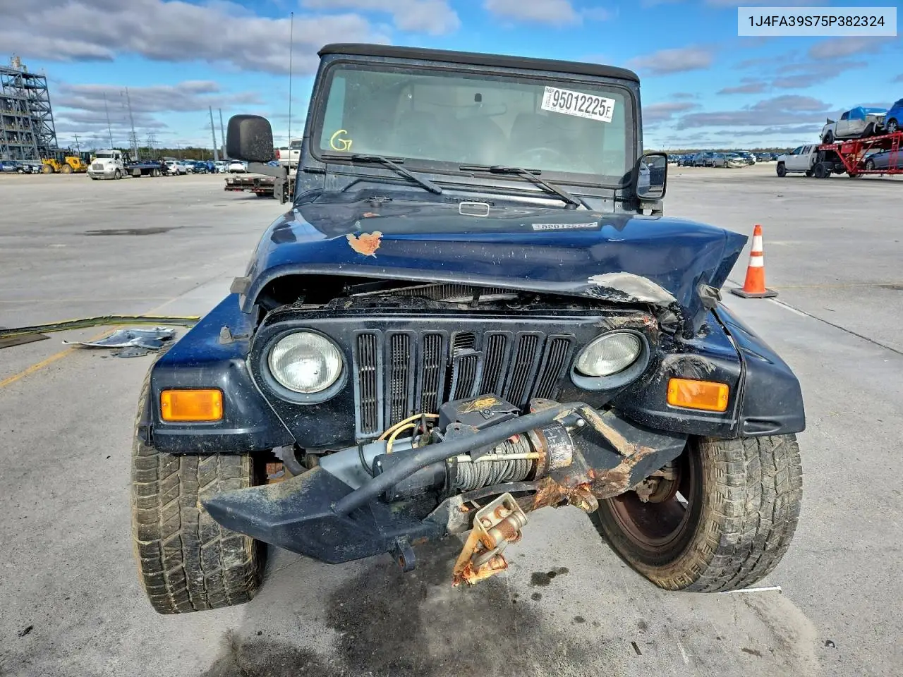 1J4FA39S75P382324 2005 Jeep Wrangler X