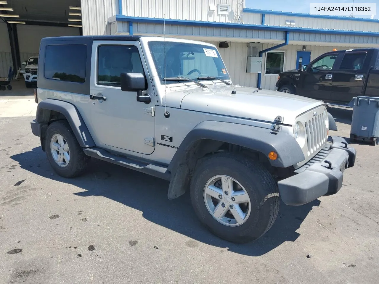 2007 Jeep Wrangler X VIN: 1J4FA24147L118352 Lot: 62071184