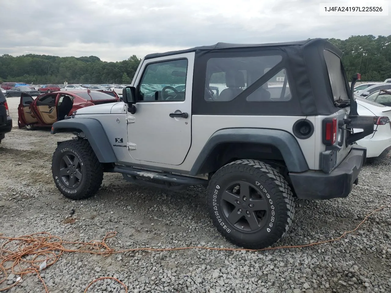 2007 Jeep Wrangler X VIN: 1J4FA24197L225526 Lot: 71763614