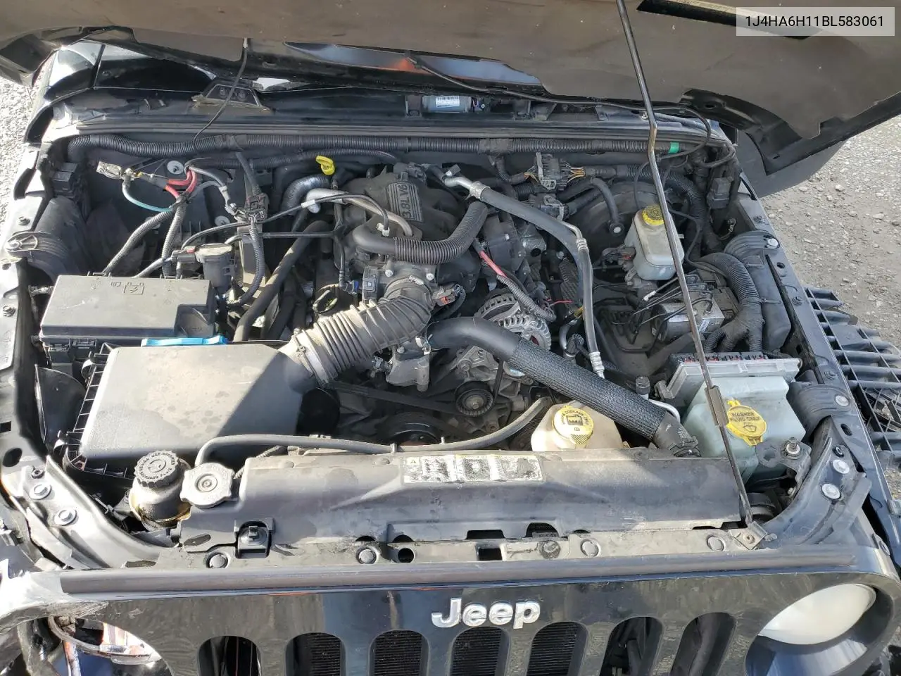 1J4HA6H11BL583061 2011 Jeep Wrangler Unlimited Rubicon