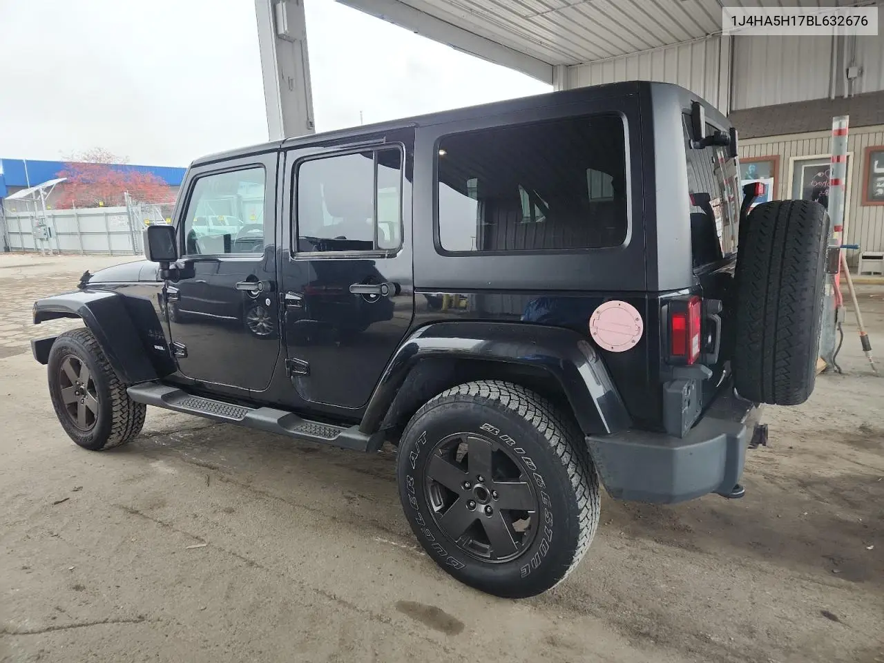 1J4HA5H17BL632676 2011 Jeep Wrangler Unlimited Sahara