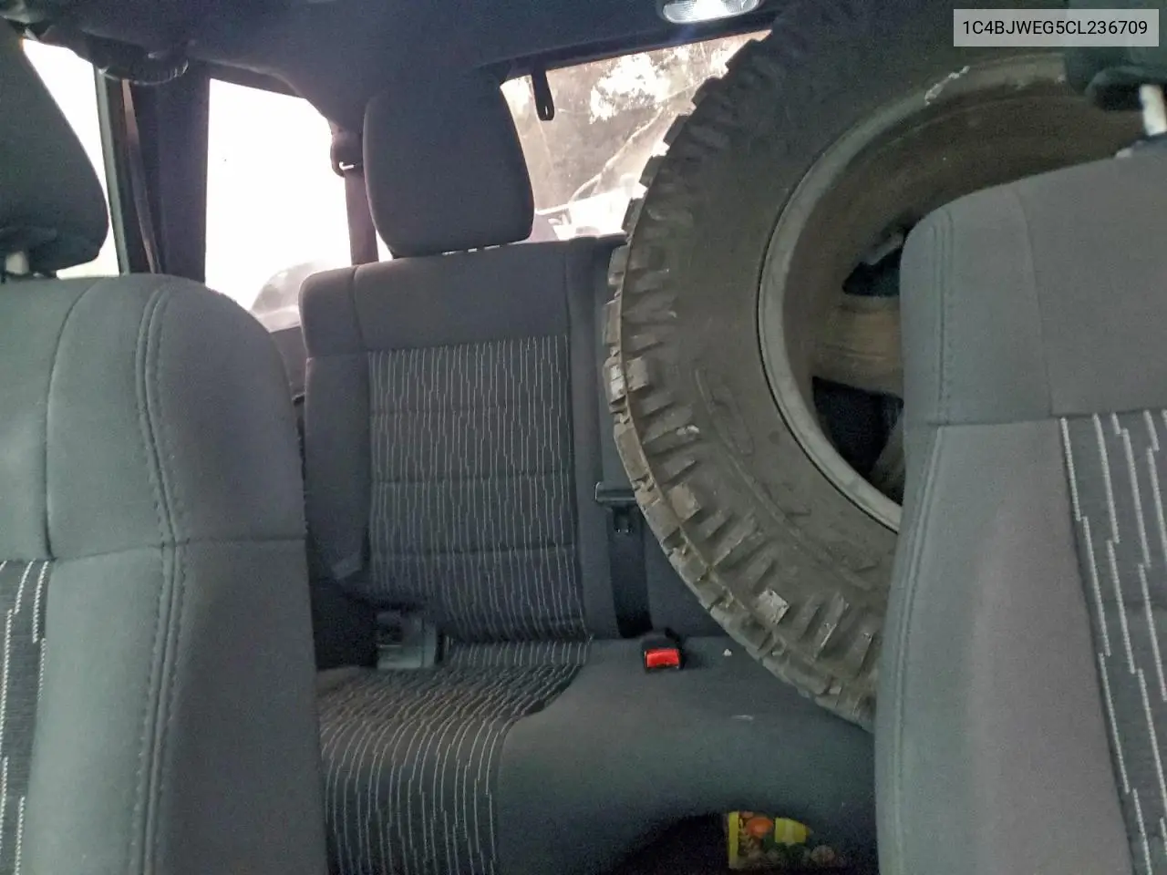 1C4BJWEG5CL236709 2012 Jeep Wrangler Unlimited Sahara