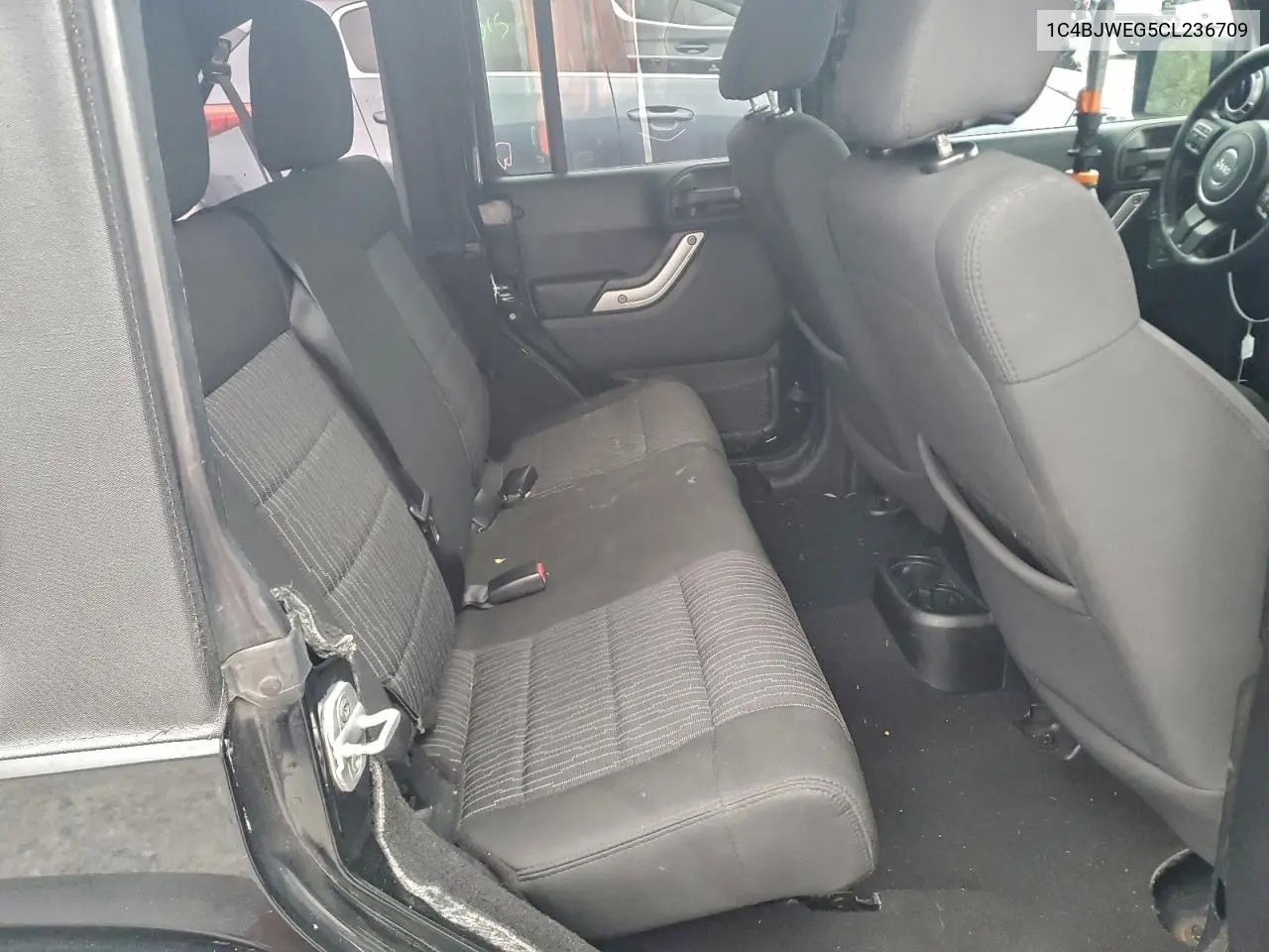 1C4BJWEG5CL236709 2012 Jeep Wrangler Unlimited Sahara