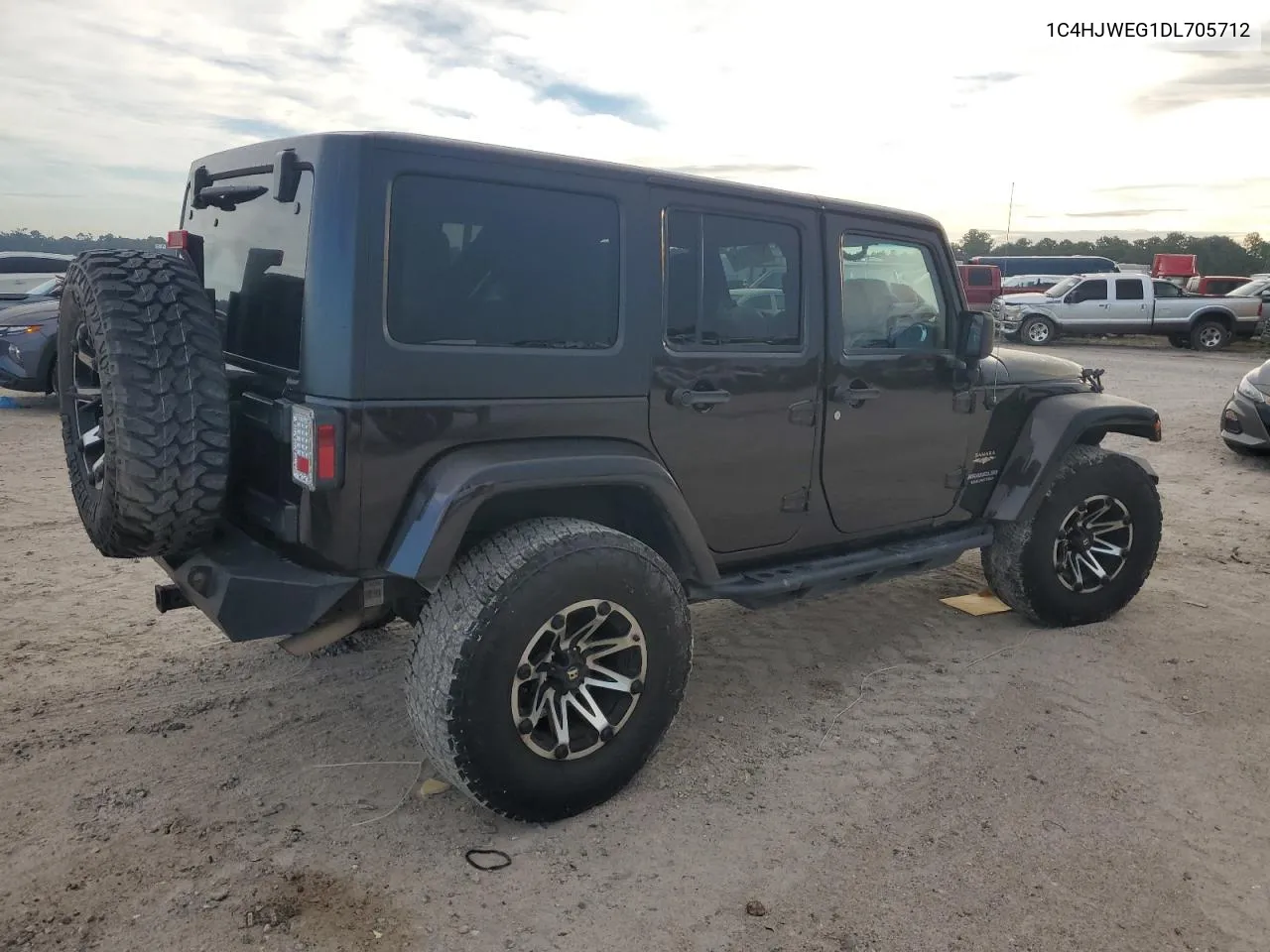 1C4HJWEG1DL705712 2013 Jeep Wrangler Unlimited Sahara