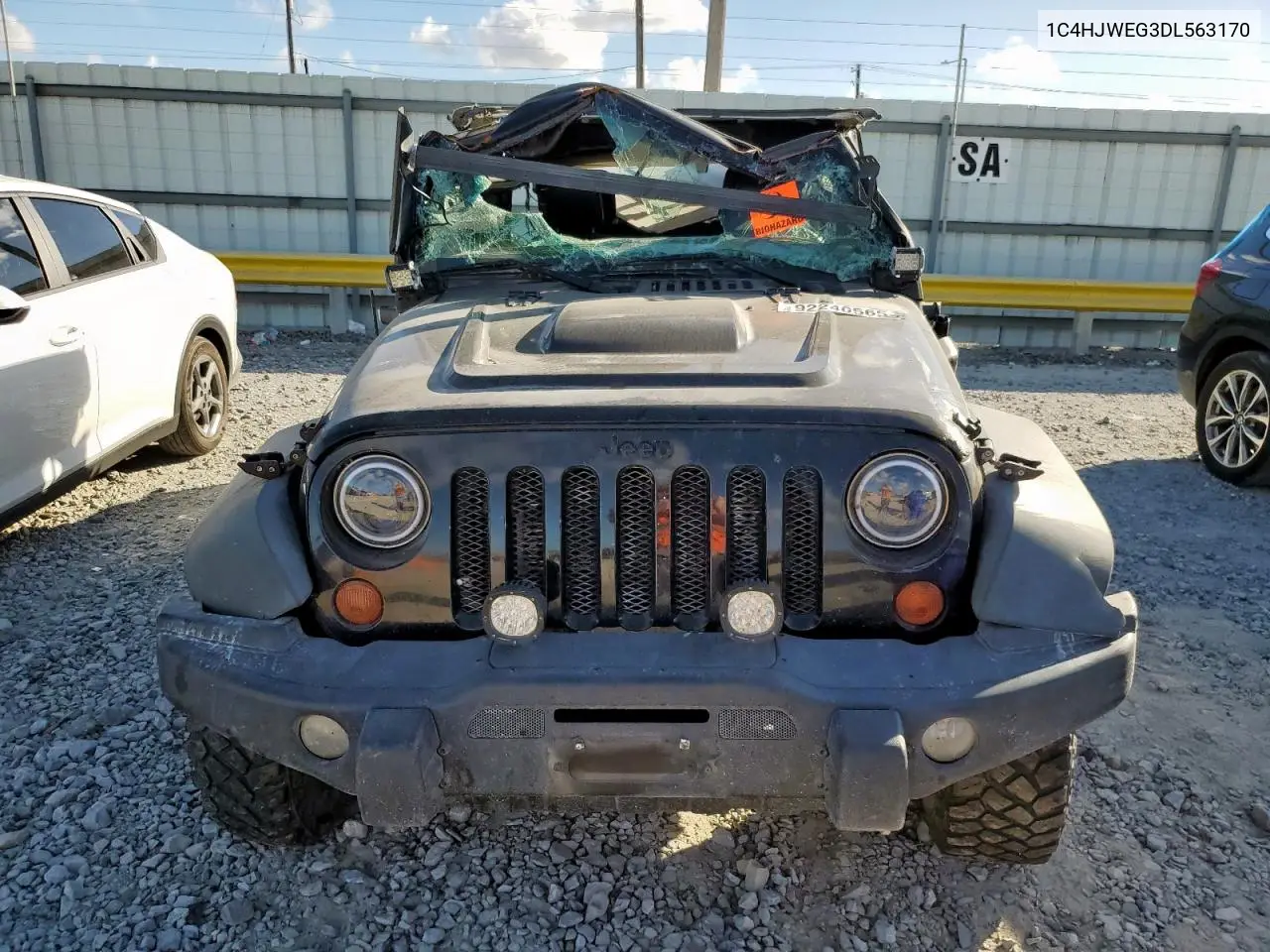 1C4HJWEG3DL563170 2013 Jeep Wrangler Unlimited Sahara