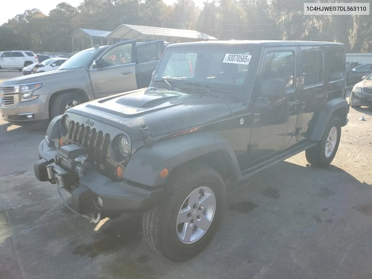 1C4HJWEG7DL563110 2013 Jeep Wrangler Unlimited Sahara