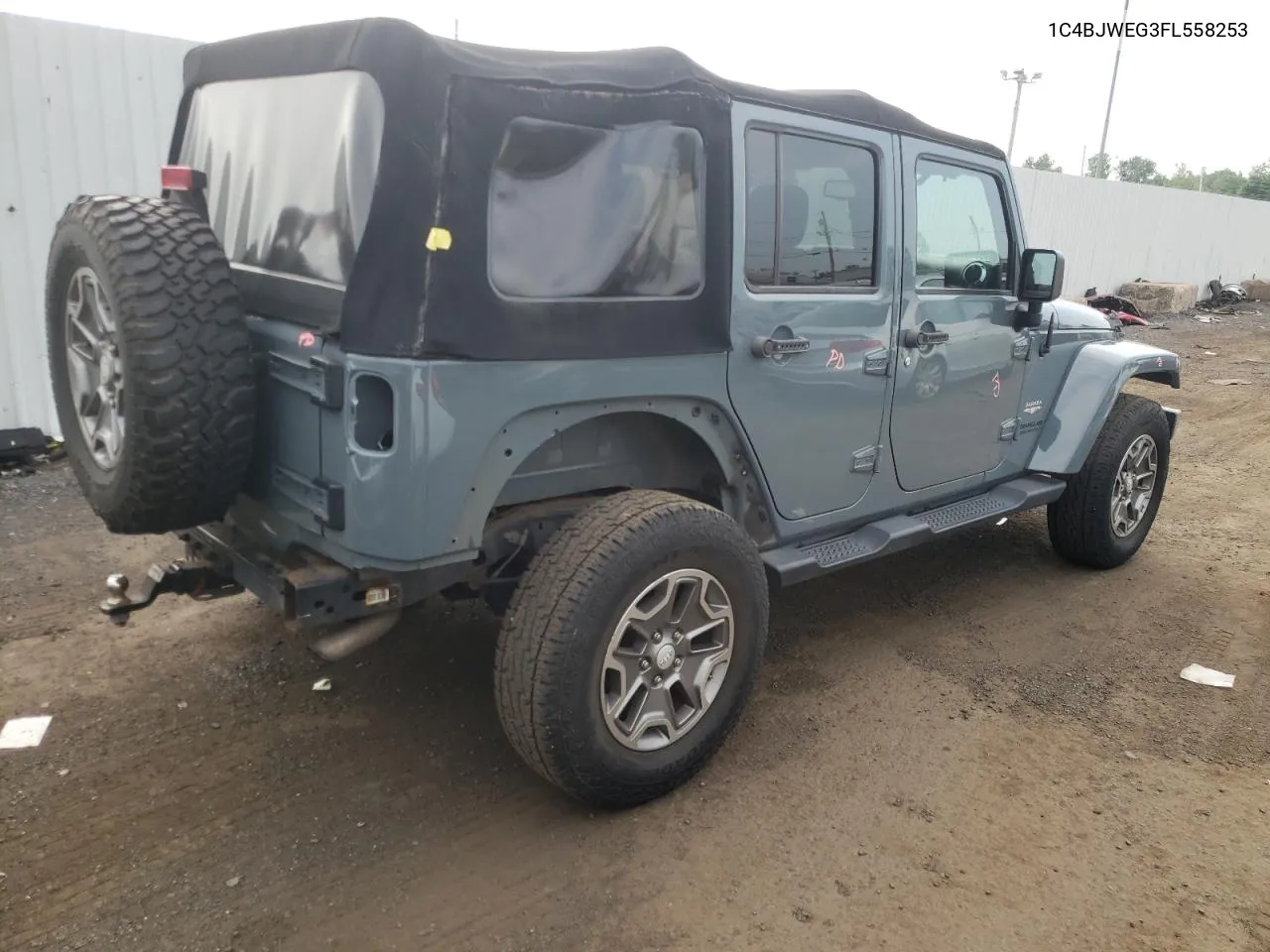 1C4BJWEG3FL558253 2015 Jeep Wrangler Unlimited Sahara