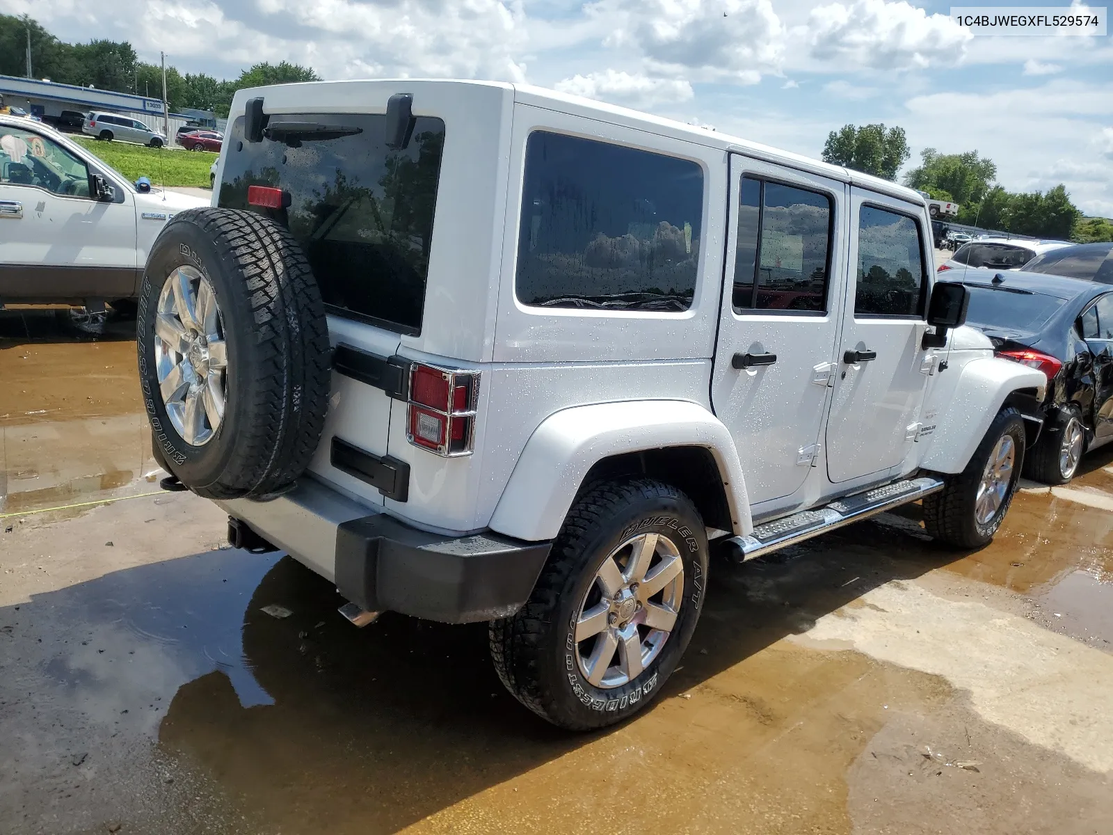 1C4BJWEGXFL529574 2015 Jeep Wrangler Unlimited Sahara