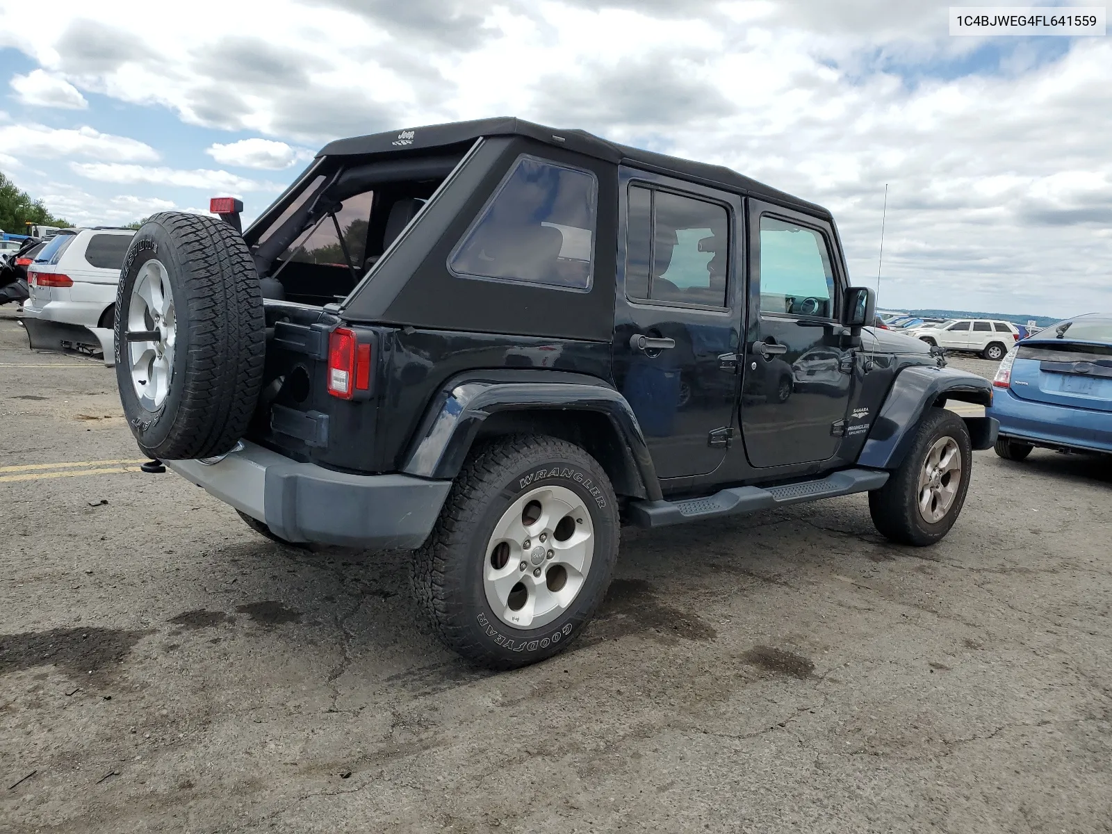 1C4BJWEG4FL641559 2015 Jeep Wrangler Unlimited Sahara