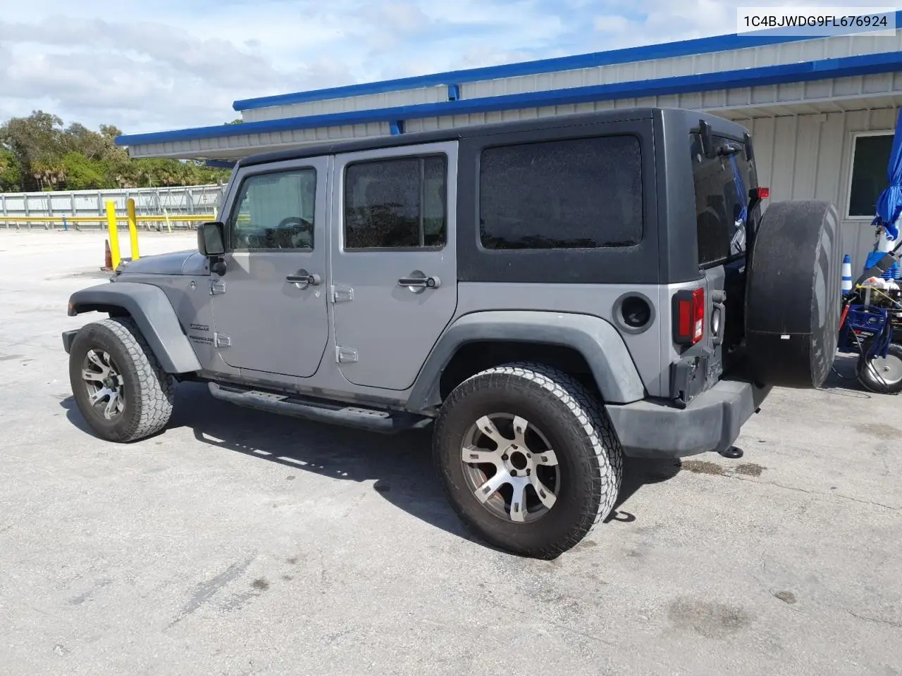 1C4BJWDG9FL676924 2015 Jeep Wrangler Unlimited Sport