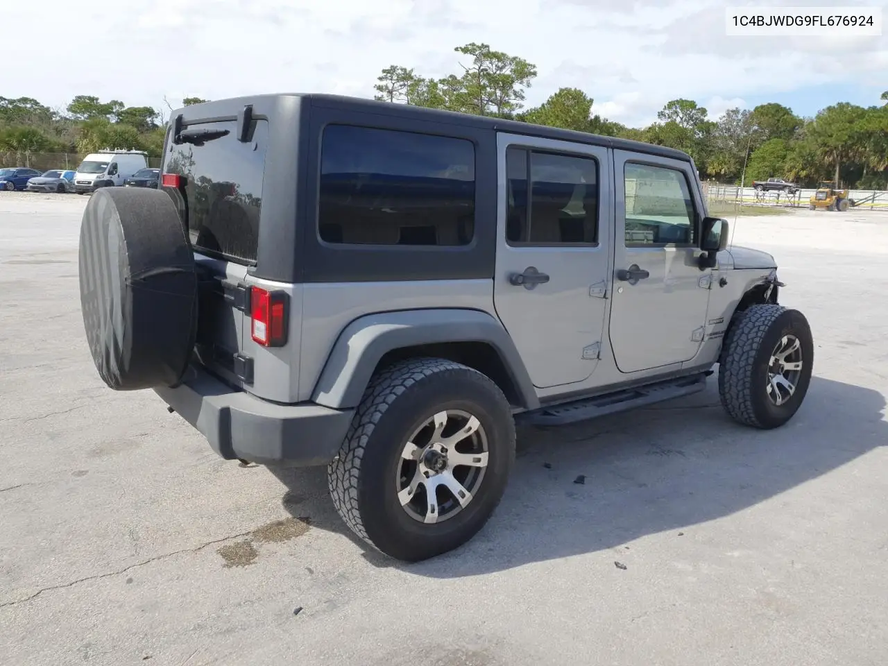 1C4BJWDG9FL676924 2015 Jeep Wrangler Unlimited Sport
