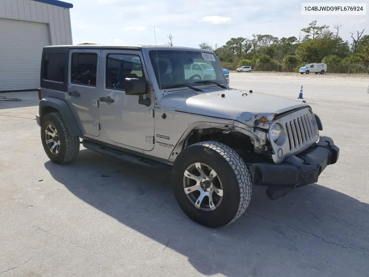 1C4BJWDG9FL676924 2015 Jeep Wrangler Unlimited Sport