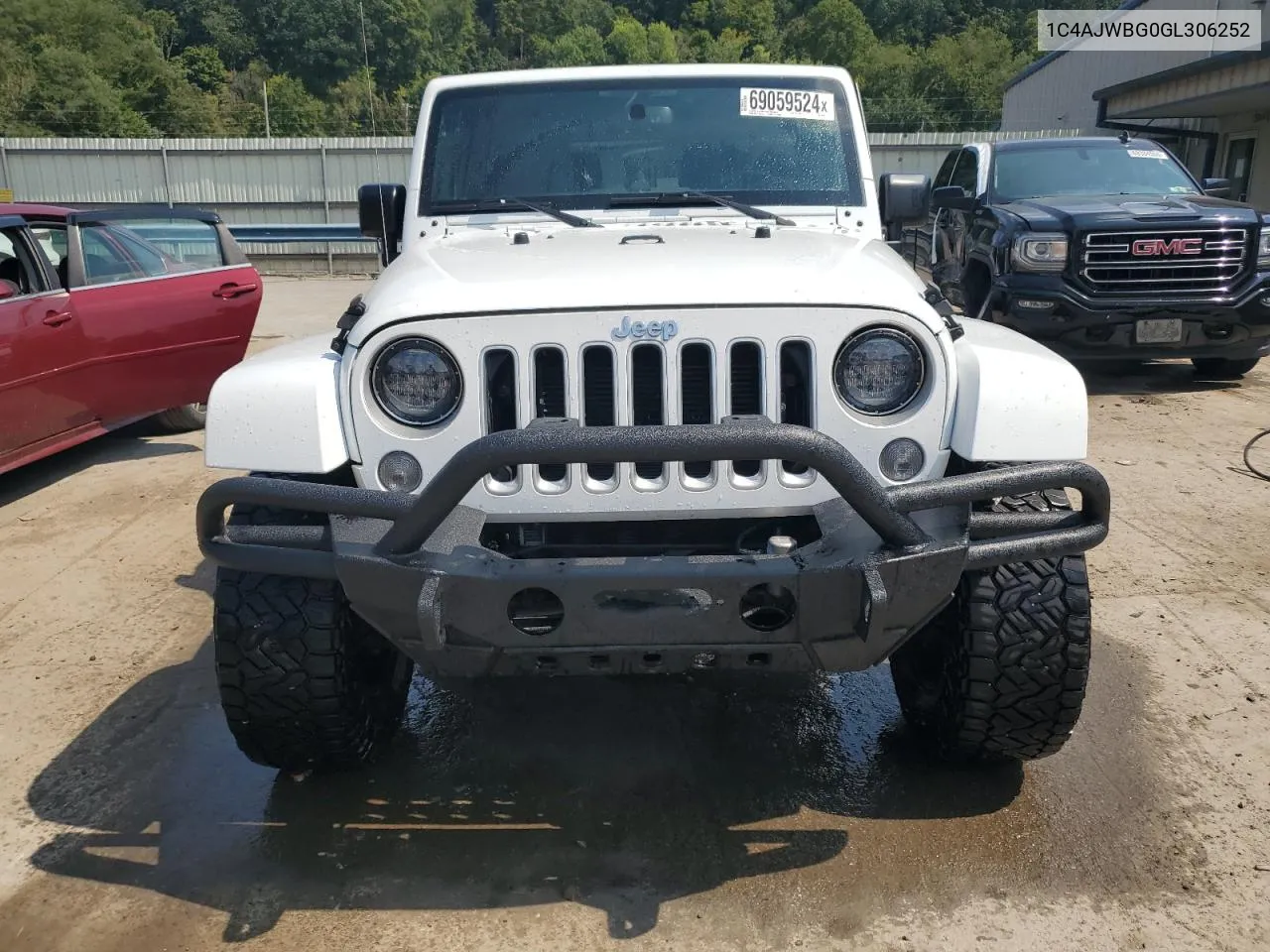 1C4AJWBG0GL306252 2016 Jeep Wrangler Sahara