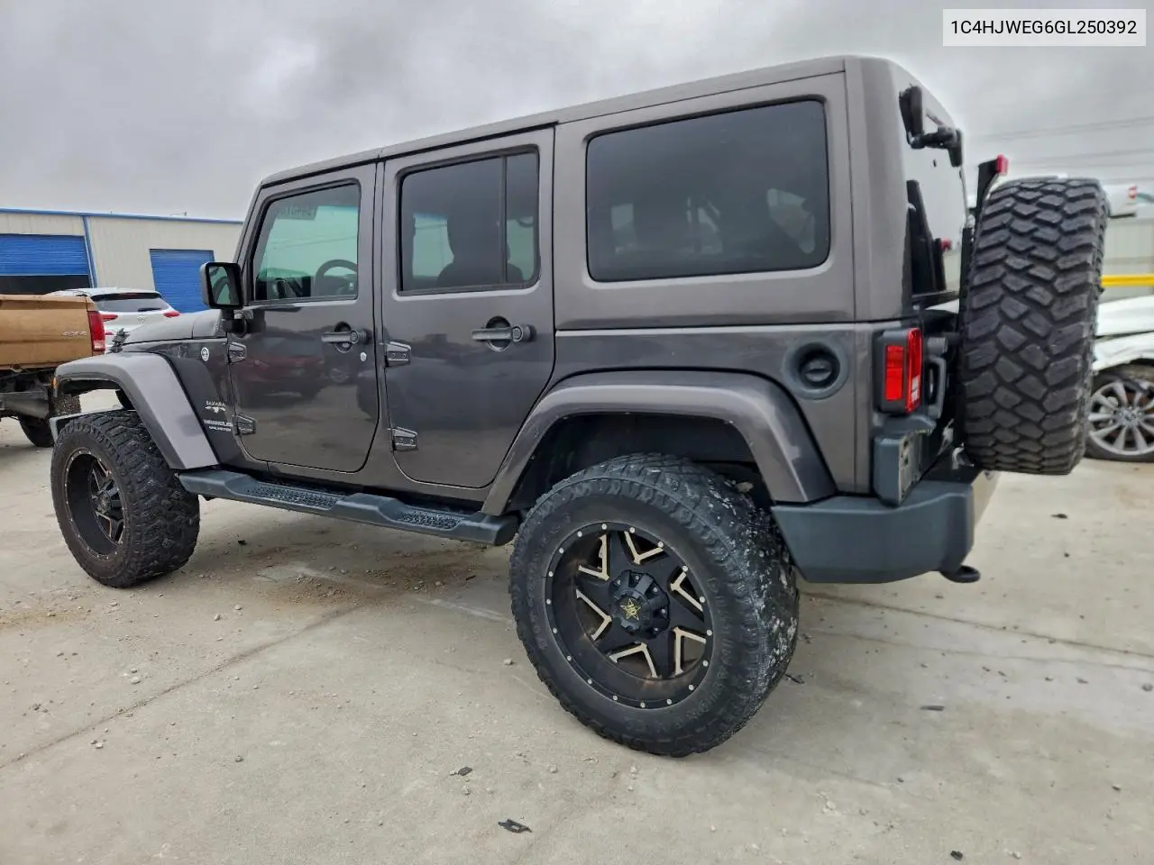 1C4HJWEG6GL250392 2016 Jeep Wrangler Unlimited Sahara