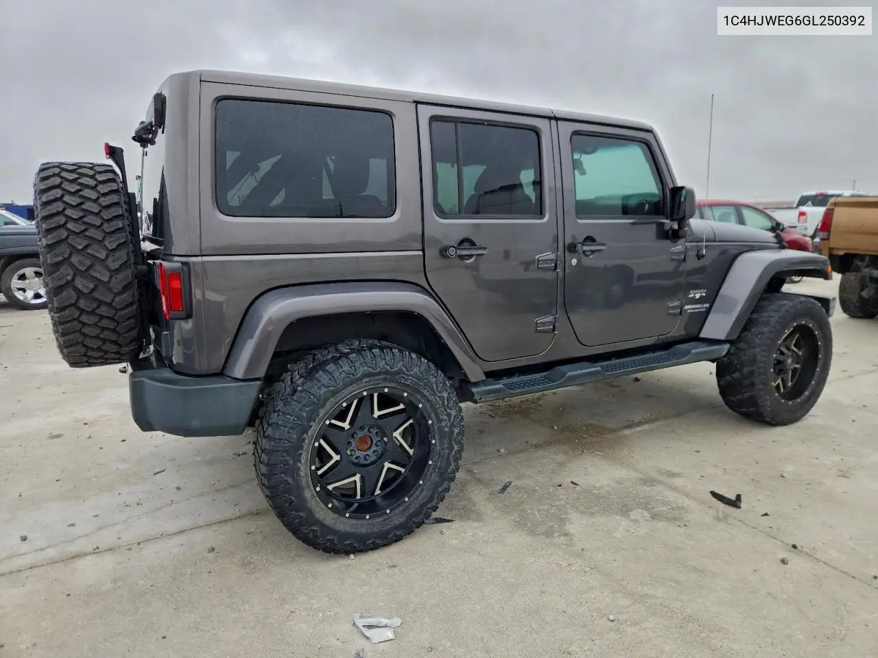 1C4HJWEG6GL250392 2016 Jeep Wrangler Unlimited Sahara