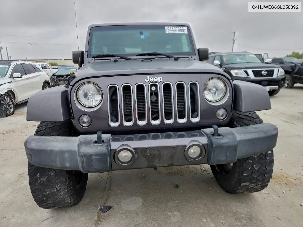 1C4HJWEG6GL250392 2016 Jeep Wrangler Unlimited Sahara