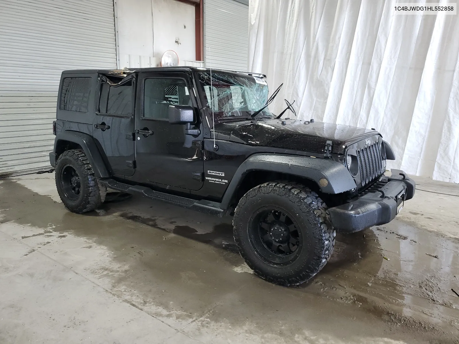 1C4BJWDG1HL552858 2017 Jeep Wrangler Unlimited Sport