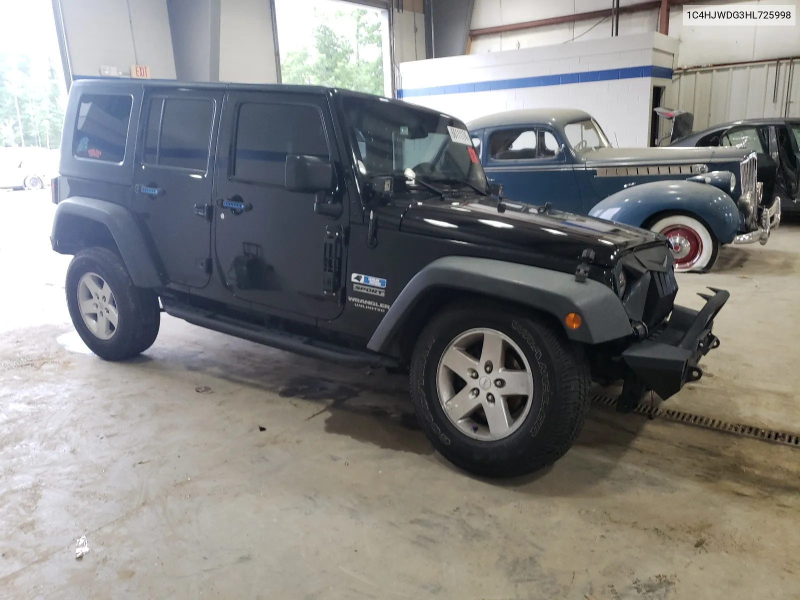 1C4HJWDG3HL725998 2017 Jeep Wrangler Unlimited Sport