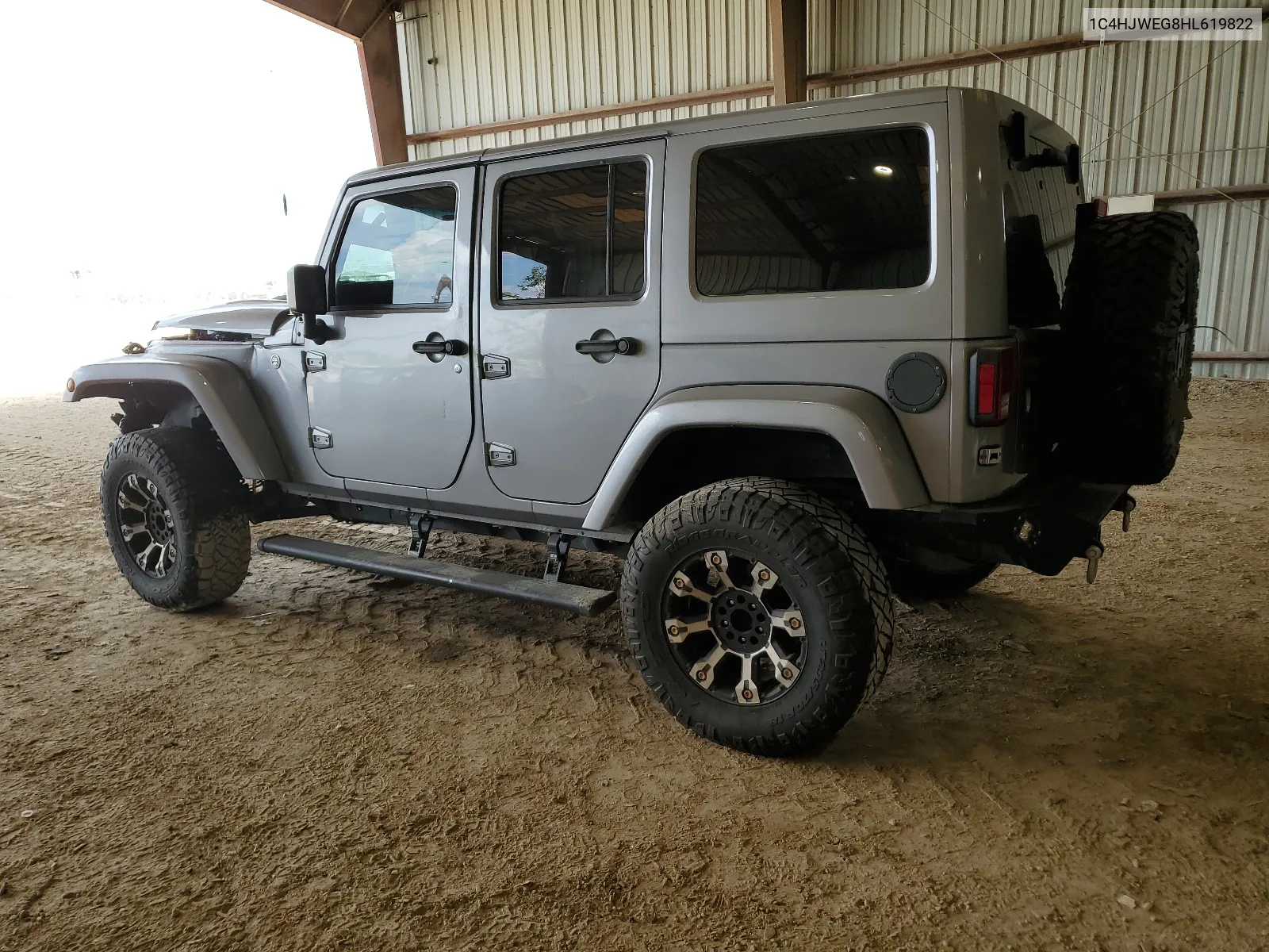 1C4HJWEG8HL619822 2017 Jeep Wrangler Unlimited Sahara